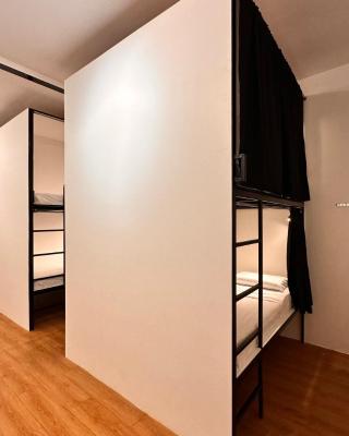 Puy-An, A Nomad Hostel