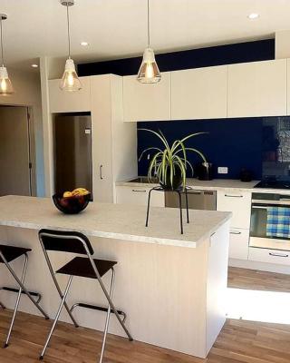 Family Holiday Home- Lake Hawea Haven
