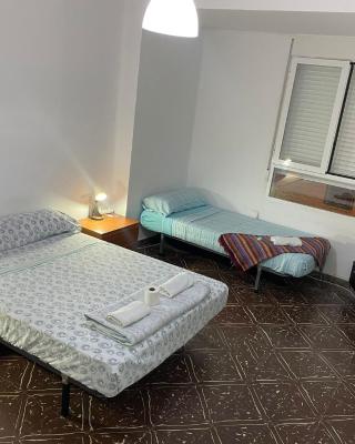 Habitación grande y comoda en piso particular y familiar