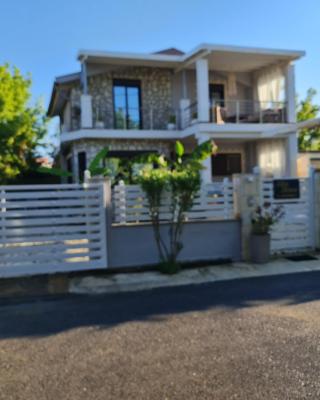 Akis house