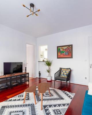 Cosy Modern Apartment - 1 minute walk from train station