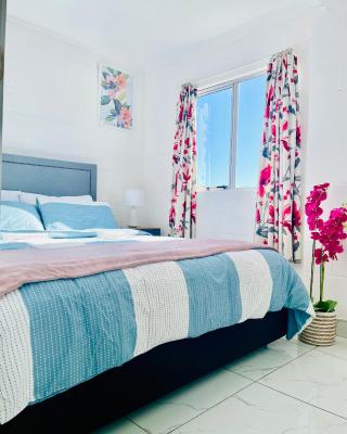 Ball Place Residence-Enjoy the entire downstairs