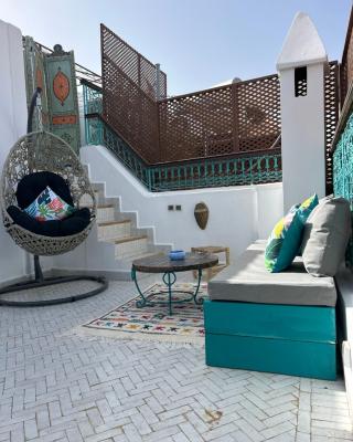 Riad Amazing Amazigh avec jacuzzi petit déjeuner compris avec aussi chambres familiales près de la place jemaa El fna