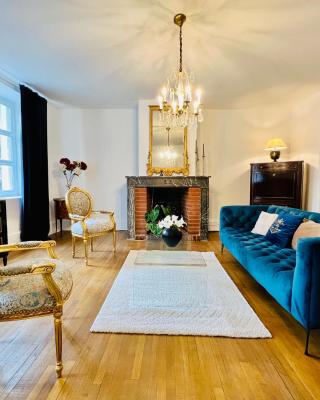 LA SUITE de NOTRE DAME au pied du CHATEAU FORT