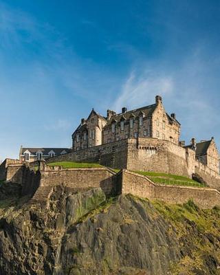 Cozy Castle view flat in Edinburgh EB9