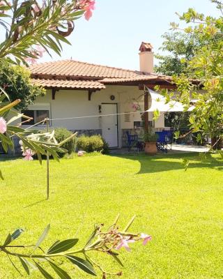 Summer House 150m from the beach for 5 persons.