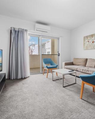 Lakeside 1-Bed Unit Conveniently by Shops DUPLICATE