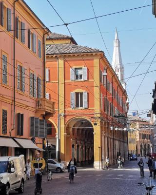 Center Vicolo Suite Apartment with Parking