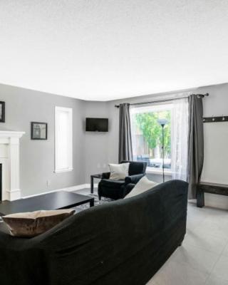 Casa Pura Vida Hot Tub, Pool & Ping Pong Tables w Backyard & BBQ Come stay