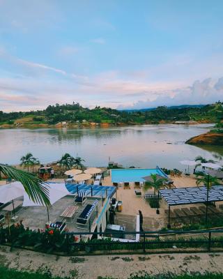 Viajero Guatapé Hostel & Lake Club