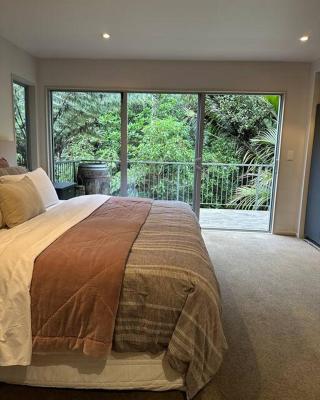 Sabbaticus 3 Bed Waiheke Escape