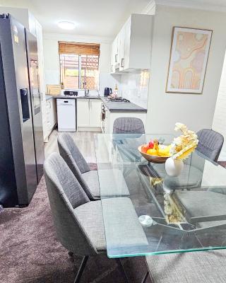 Queen of the Desert Villa Secure & Gated 2 Bedrooms