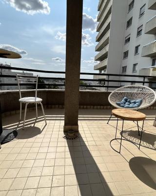 A 500m Paris, 130m2 avec 4ch, balcon et parking