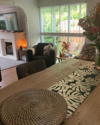 Gezellige ruime Cottage, privé, 2 slaapkamers, hond welkom!