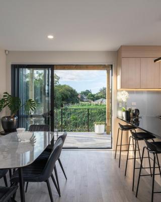 modern immaculate residence in mount wellington