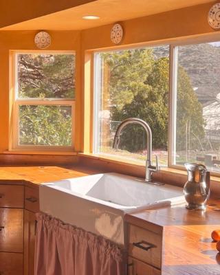 Sunshine House - Nestled In Page Springs