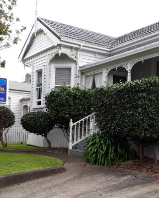 At Eden Park Motel