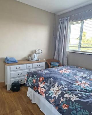 Private double room in central location
