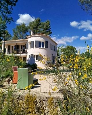 La Tourelle Suite Cosy entre vignoble aixois et Luberon