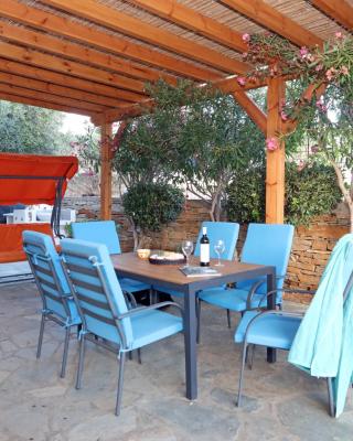 Ruby's summer house with spacious garden and free parking