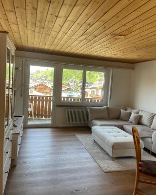 Sonniges Apartment im Zentrum mit Bergblick
