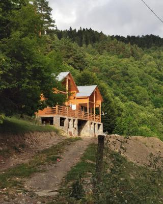 Heshkili Cottages