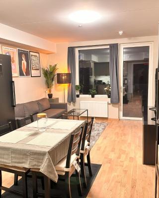 New Modern 2 room Apartment with 2 beds & FREE PARKING
