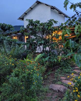 Ivy Coffee Farm - Garden House