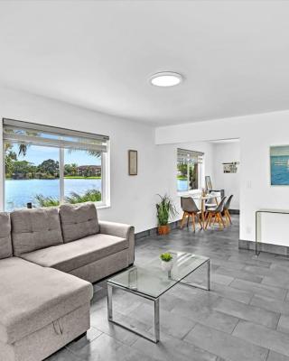 Charming 2br Lakefront Cottage In Davie Near Beach