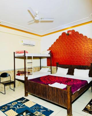 MOONLIGHT HOMESTAY & HOSTEL