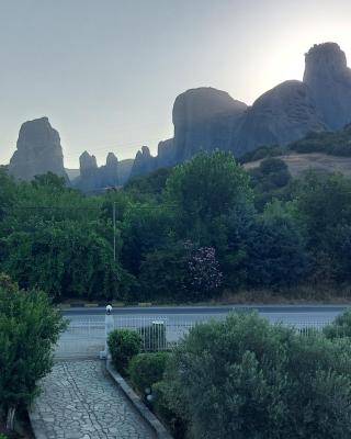 Pomegranate Tree House - Meteora