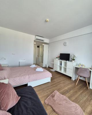 Blaxy Residence E402