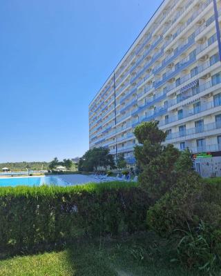 Blaxy Residence E401
