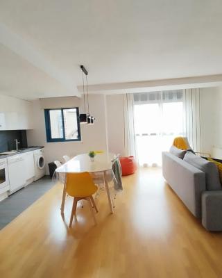 Ventanal de Saras Petfriendly Garaje Trastero y Chimenea - Arafita Apartamentos