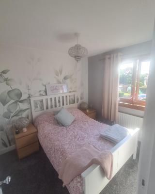 Edinburgh- 2 Double rooms available