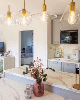 Große helle moderne Wohnung mit Balkon und Aussicht HBS