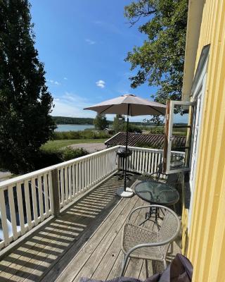 Cosy little house with sea view and great location