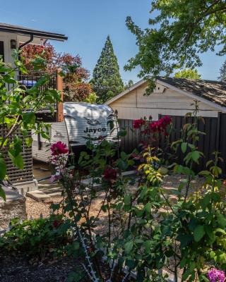Chic RV Retreat, Stunning Yard in Roseburg