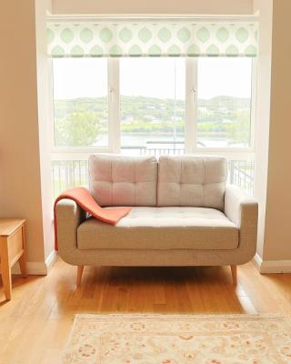 4BR Home with Stunning Harbour Views in the Heart of Kllybegs