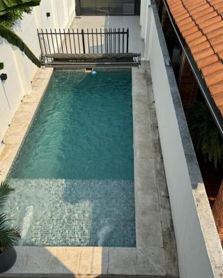Casa Privada con Piscina y Parking Gratis en Asunción