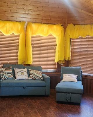 MeMaws Country Cabin