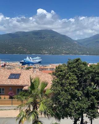Studio équipé vue mer