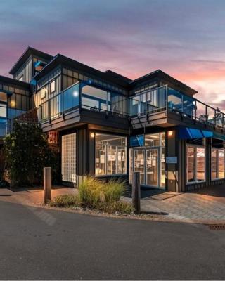 Sooke Oceanview Penthouse - Family Friendly