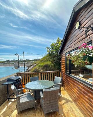 Cosy Portmor Log Cabin- Sea views, Deck & Relaxation