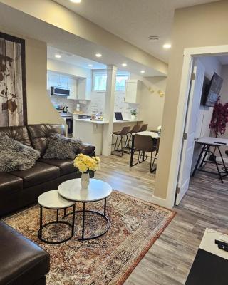 Luxury Basement Suite with 2 Bedrooms, 2 Queen Beds, Free Wi-Fi, and Free Parking