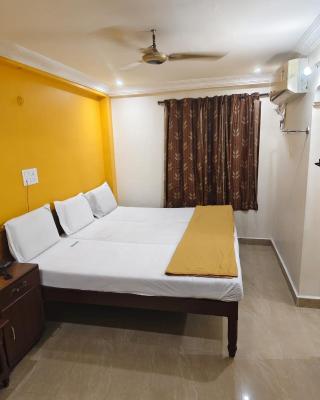 Hotel Sahasra - Opposite to Srinivasam Complex and Walkable Distance from Bus Station