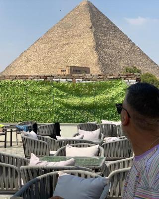 garden pyramid view