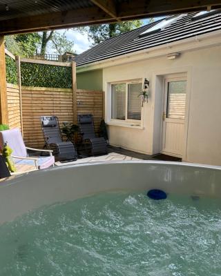Sèid Bò - Sleeps 6 - NEW Private 6 Person HotTub Available