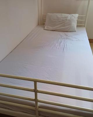A room in an apartment in Nasr City, Cairo, near Azhar university , 15 minutes from Cairo Airport,غرفة بشقة بمدينة نصر بالقاهرة بالحي الثامن 15 دقيقة من مطار القاهرة و 7 دقيقة من معهد الفجر و 12 دقيقة لمعهد ابانة لتعليم اللغة العربية و 26 دقيقة لوسط البلد