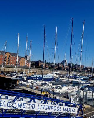 Luxury Boat Stay Liverpool sleeping 6 WiFi